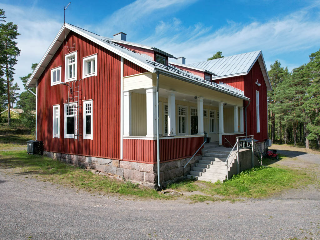 Fasaden av Föreningshuset i Bromarv
