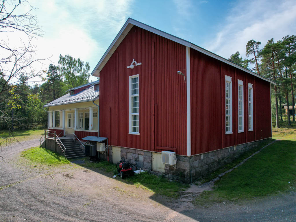 Fasaden av Föreningshuset i Bromarv