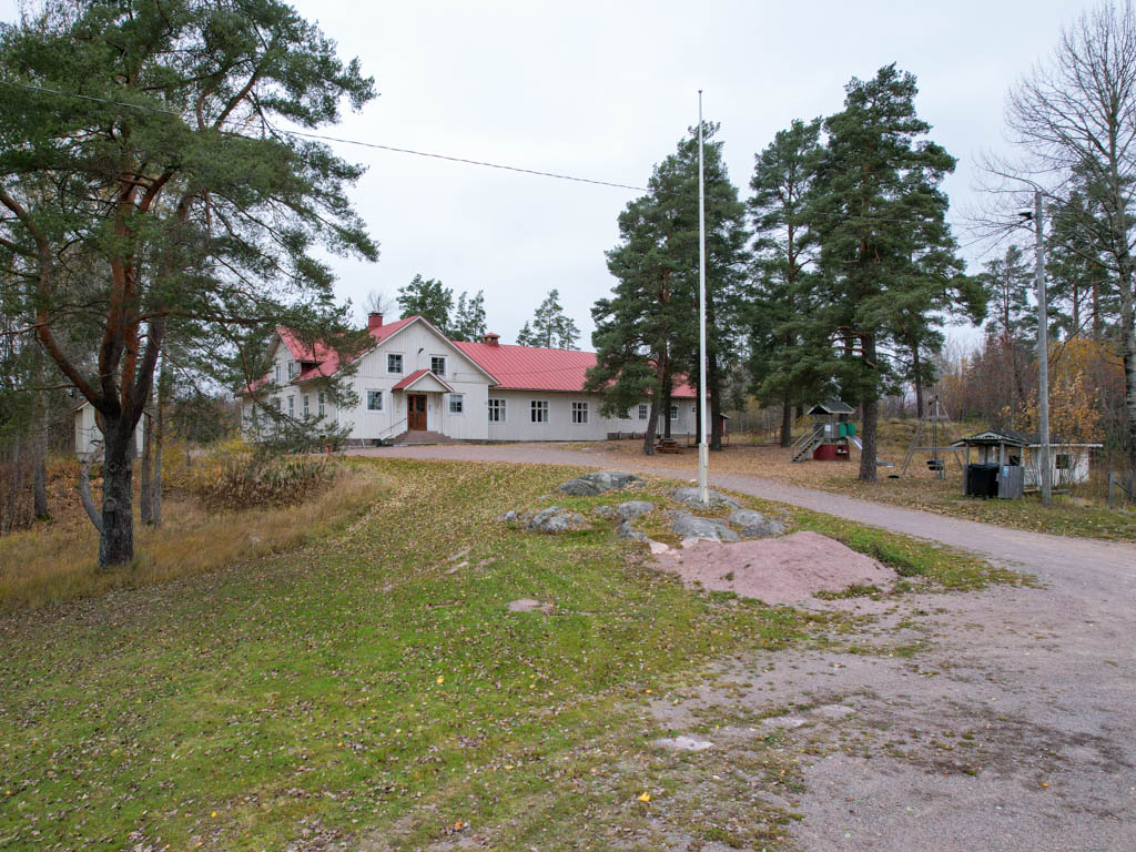 Övidsborgs fasad och gård